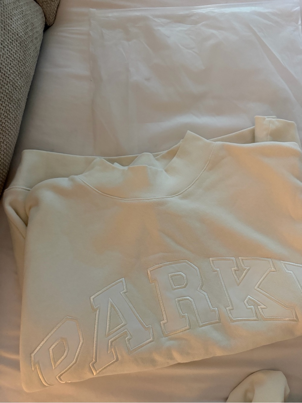 Parke new honeymoon pearl Embroidered Logo mockneck size l/xl